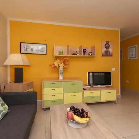 Summerland 14 - One Bed Daire *